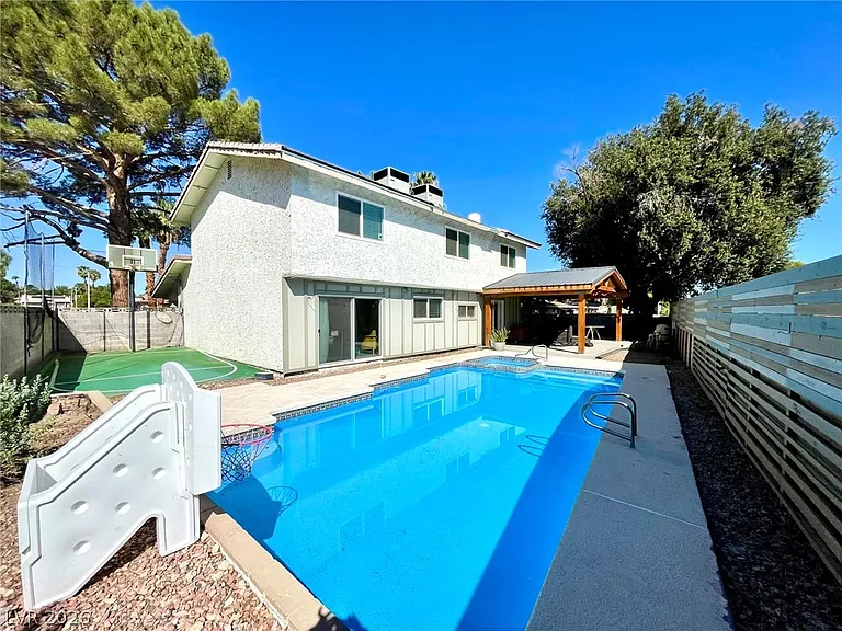 2246 Windsor Dr — Photo 46