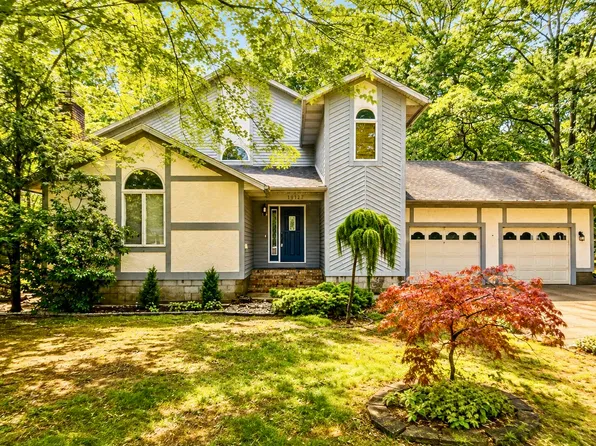 19127 W Spring Lake Rd, Spring Lake, MI 49456