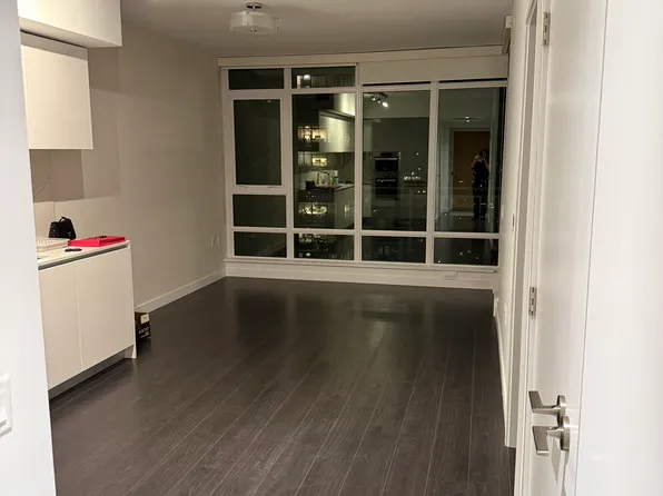 2085 Skyline Ct #25, Burnaby, BC V5C 0M6