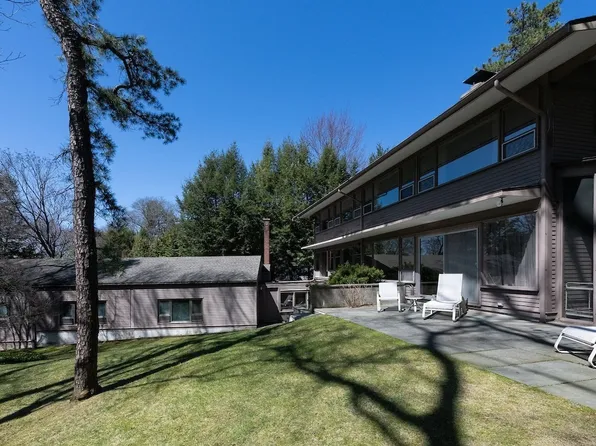 24 Barberry Rd, Lexington, MA 02421