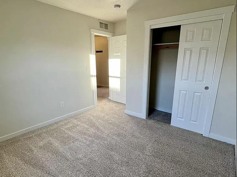715 SW Huebert St — Photo 17