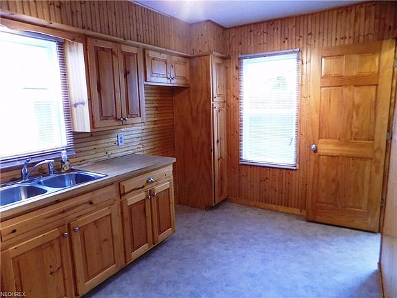 4th image of 1481 Indianola Ave