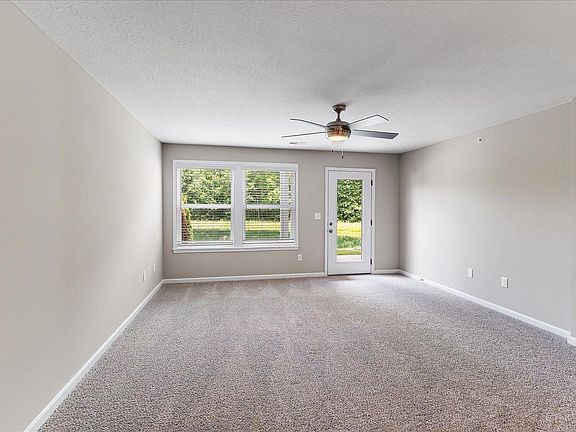 5th image of 5890 Parkview Ln #305