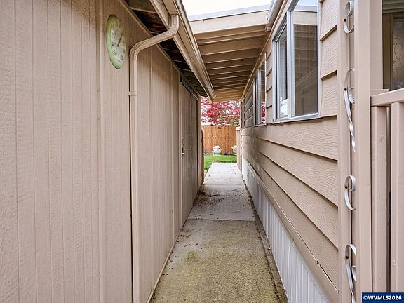 4th image of 1055 Lockhaven Dr N Unit 34