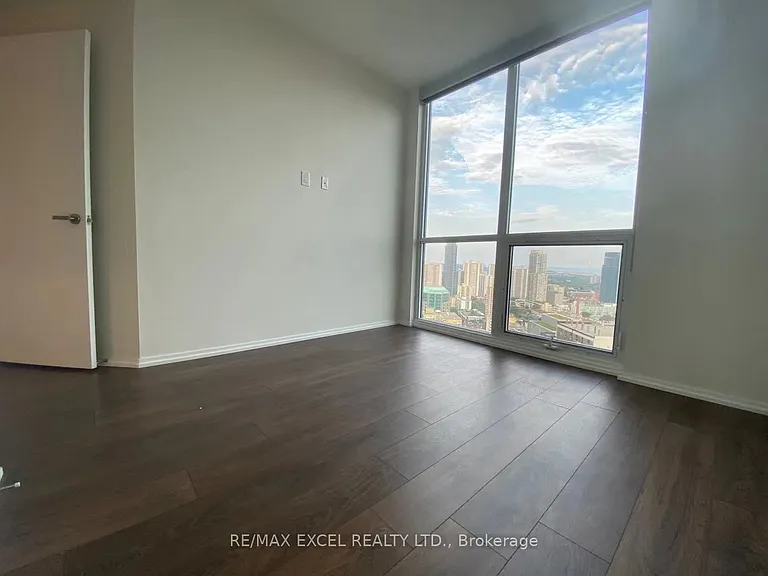 45 Charles St E #3312 — Photo 32