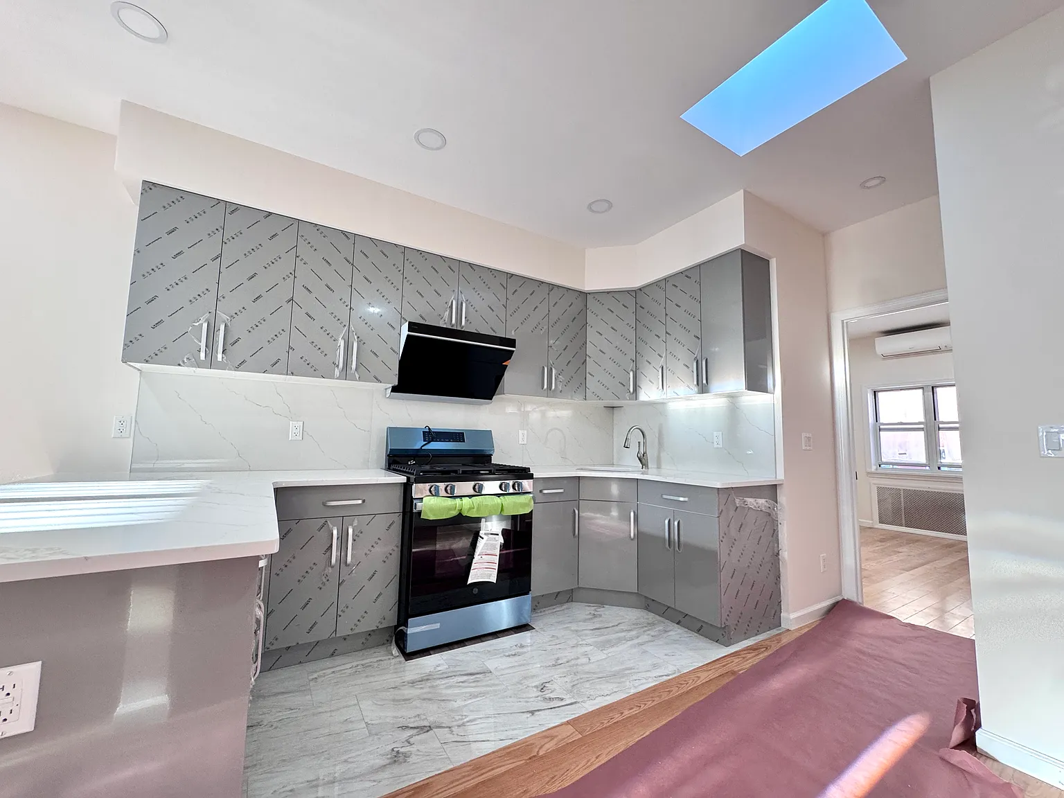 3 bed, 1000 sqft, $3,000 — Photo 4