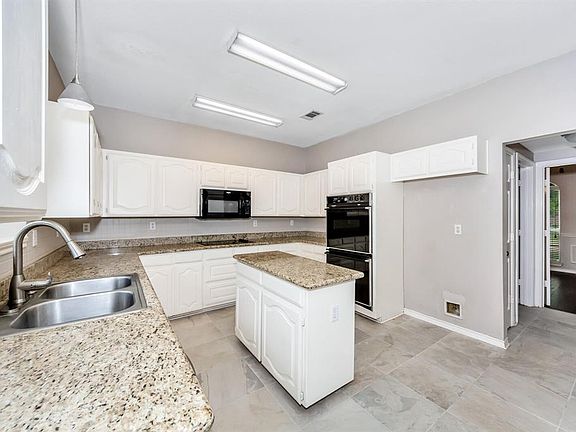 3rd image of 2308 Columbia Dr