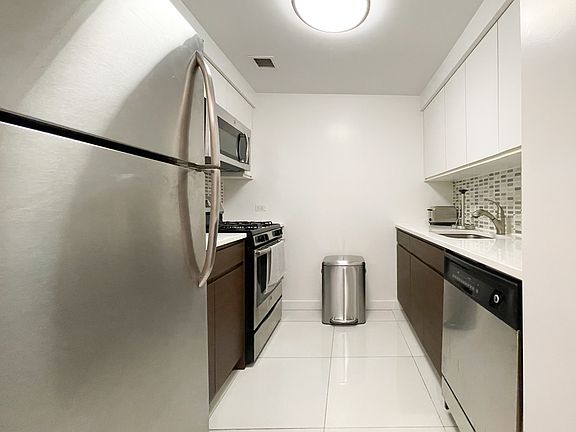 5th image of 310 E 2nd St APT 3F