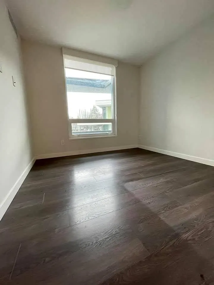 3 bed, 950 sqft, $3,700 — Photo 1