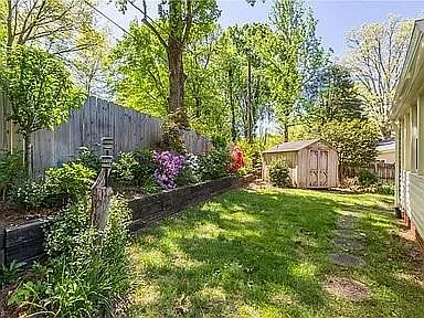 1409 Chelsea St — Photo 28