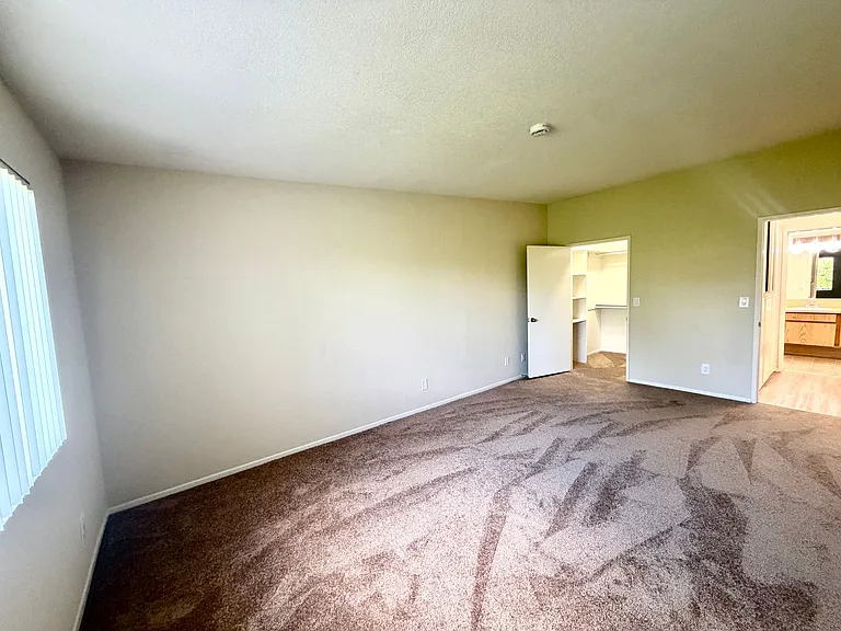 Royal Hazeltine Villas — Photo 29