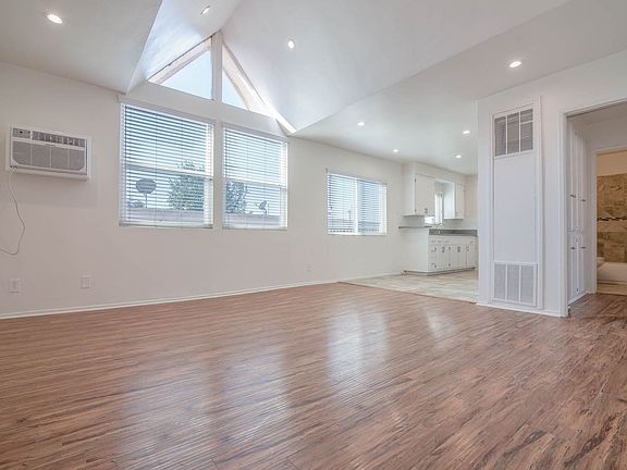4th image of 1439 S Point View St APT 6