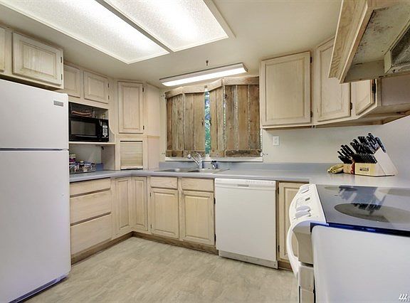 5th image of 18007 84th Ave E