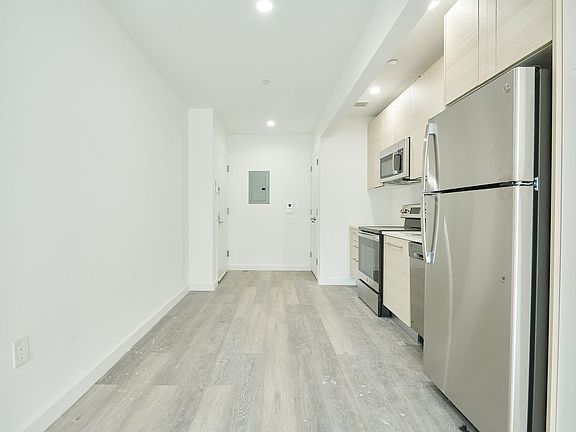 2nd image of 1462 Southern Blvd #6B