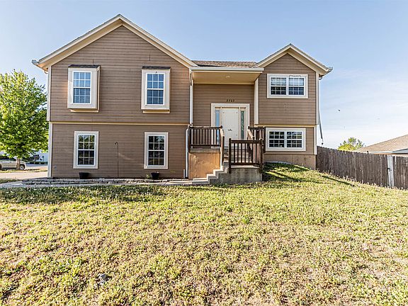 2nd image of 2703 Valley Dr