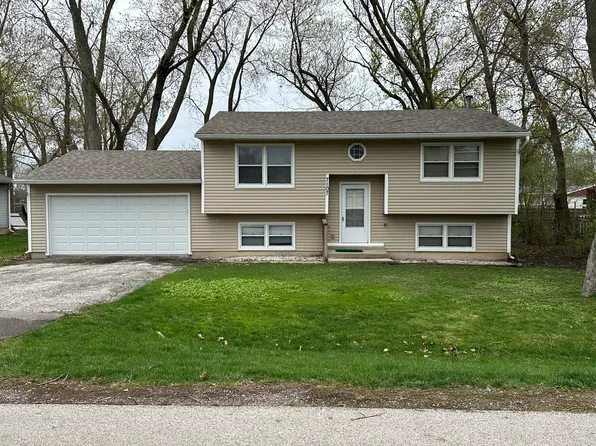 7107 Seminole Dr, Wonder Lake, IL 60097