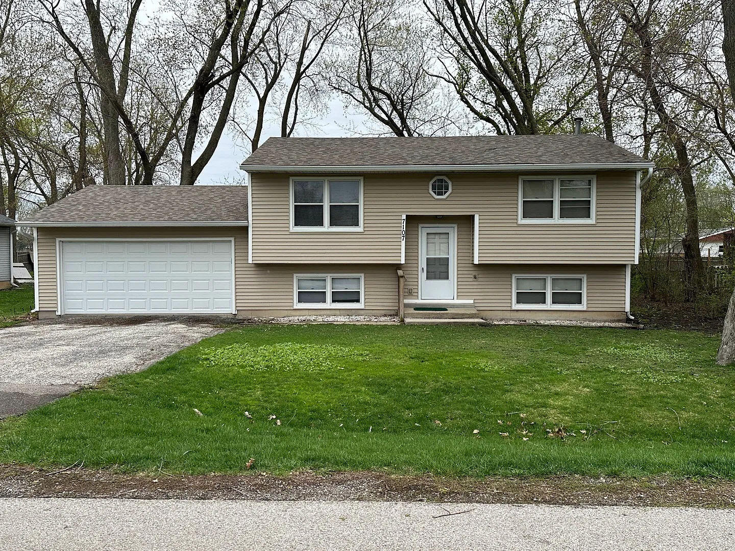 7107 Seminole Dr photo 1