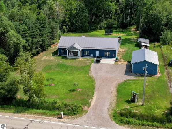 5277 S Wise Rd, Shepherd, MI 48883