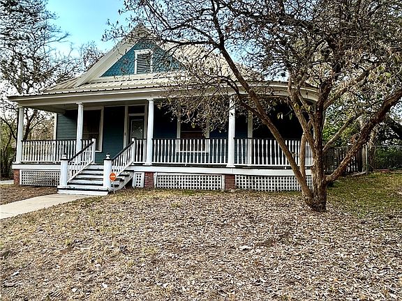 3rd image of 609 E Corpus Christi St