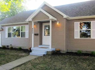 803 N Mill St, Flora, IL 62839