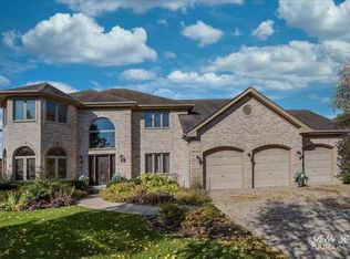 2809 Turnberry Rd, St Charles, IL 60174