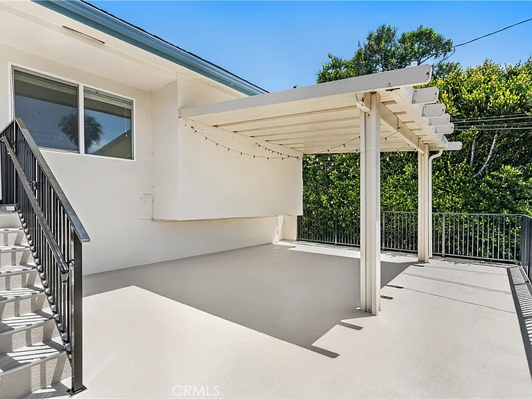 254 La Paloma #C — Photo 8