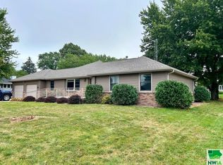 825 Angier Dr, Storm Lake, IA 50588