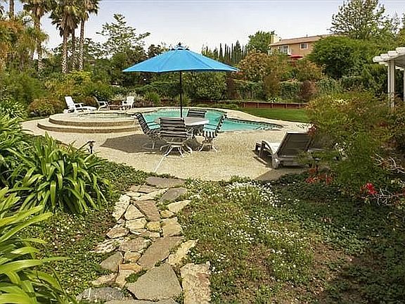 4th image of 3551 Westview Dr
