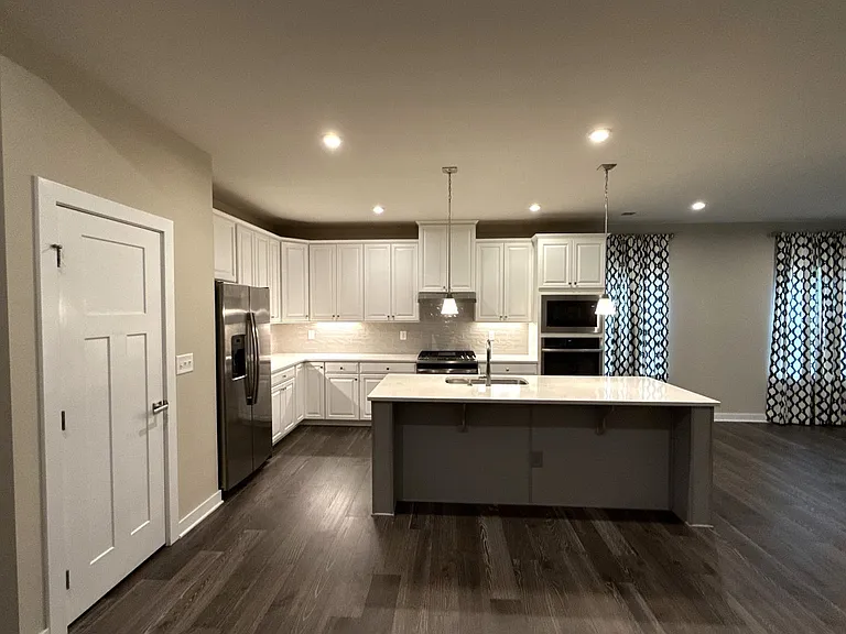 8807 Chapel Grove Crossing Dr — Photo 8