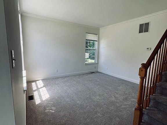 4th image of 18 Dayna Ct