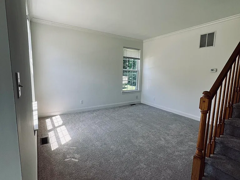 18 Dayna Ct — Photo 4