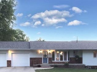 201 S 9th St, Akron, IA 51001