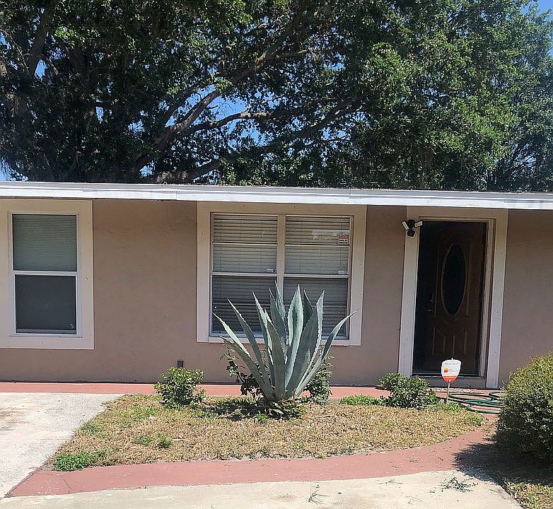 1st image of 917 27th Street Ct E