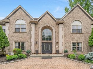 1 Lone Cedar Way, Old Tappan, NJ 07675