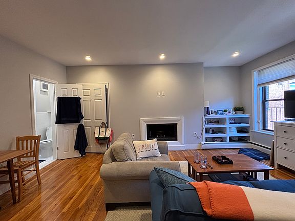 3rd image of 426 Marlborough St APT 6