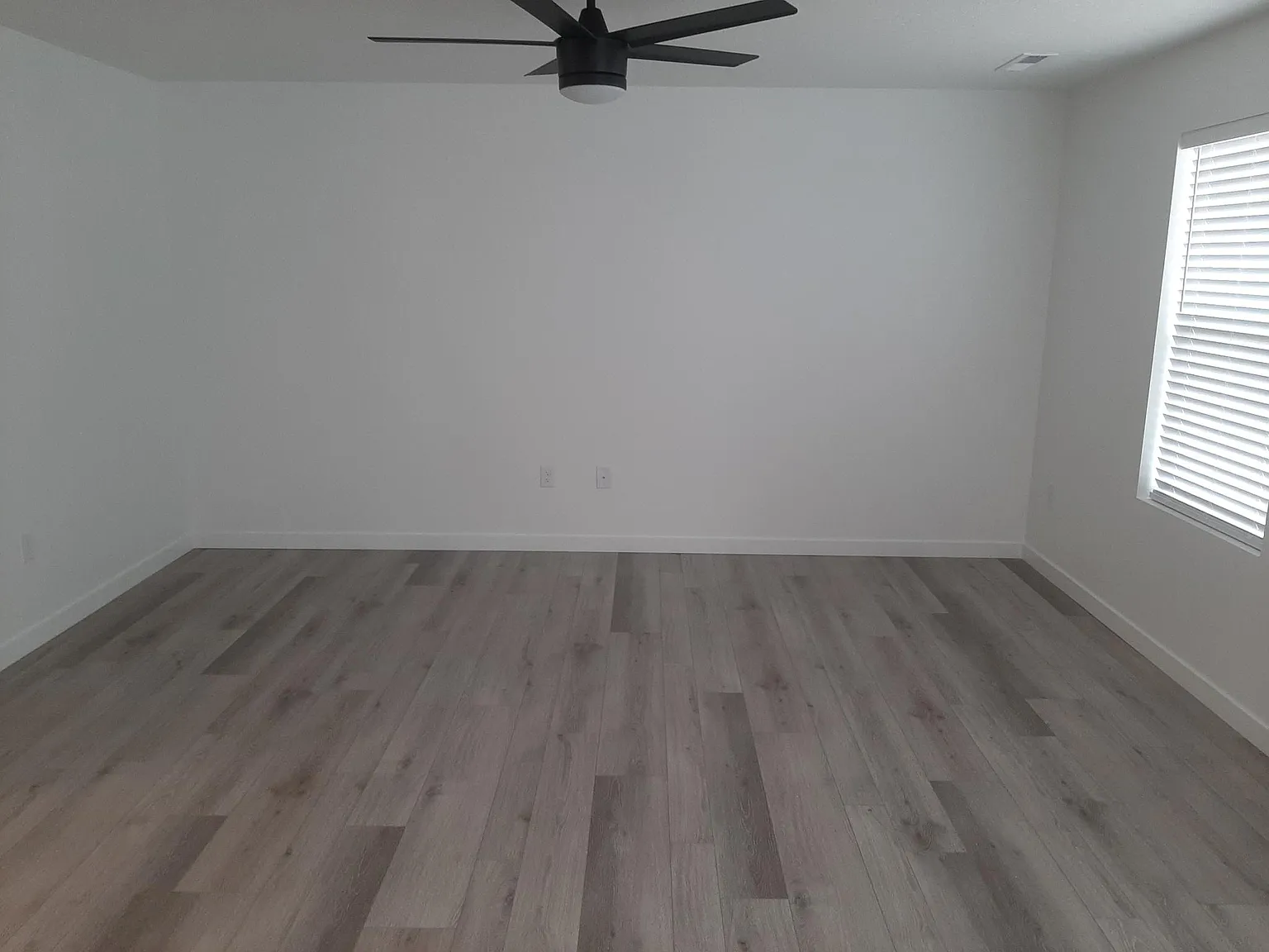 3 bed, 2.5 bath, 1851 sqft, $2,400 — Photo 3