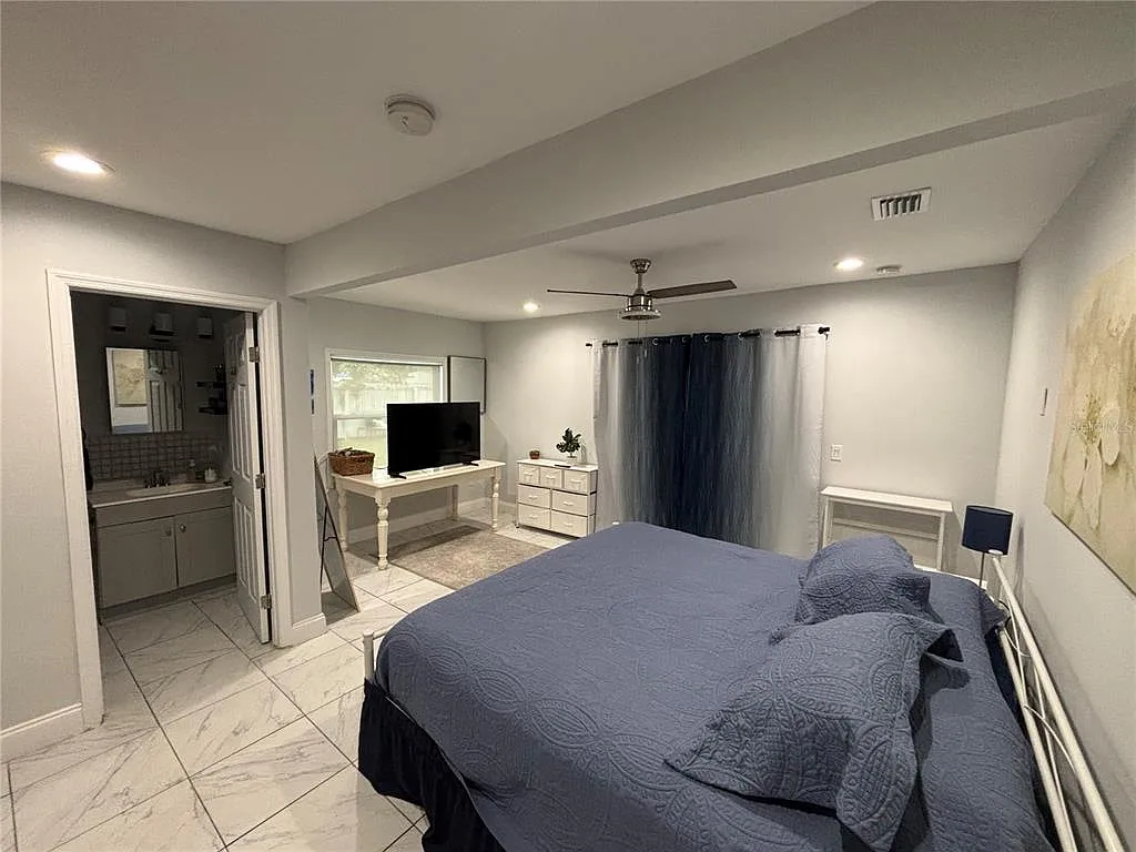 3 bed, 2.0 bath, 1335 sqft, $2,550 — Photo 4