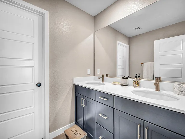 2394 Bellinzona Pl — Photo 39