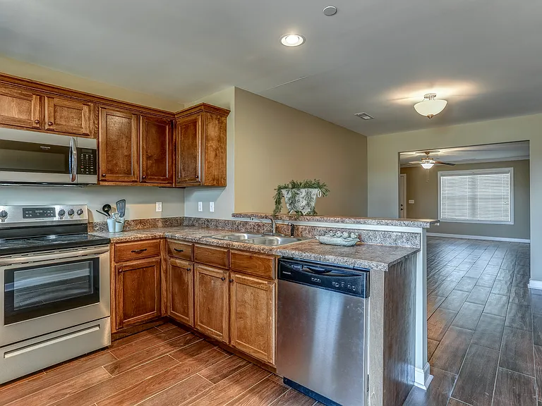 Bailey Springs Manor — Photo 14