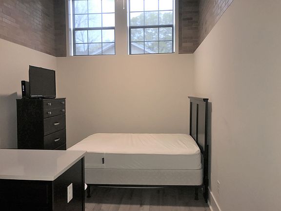 4th image of 303 Franklin St #102