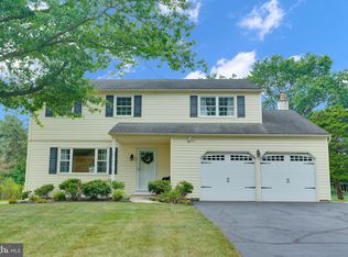 912 Powderhorn Dr, Lansdale, PA 19446