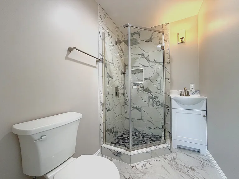 7443 Penfield Ave — Photo 10