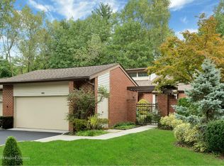 165 Dove Hill Dr, Manhasset, NY 11030