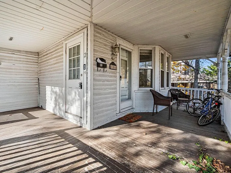 106 N Valley Rd #B — Photo 5