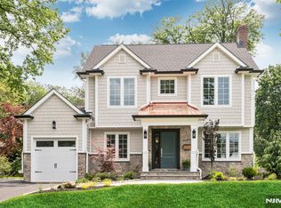 642 Sherwood Rd, Ho Ho Kus, NJ 07423