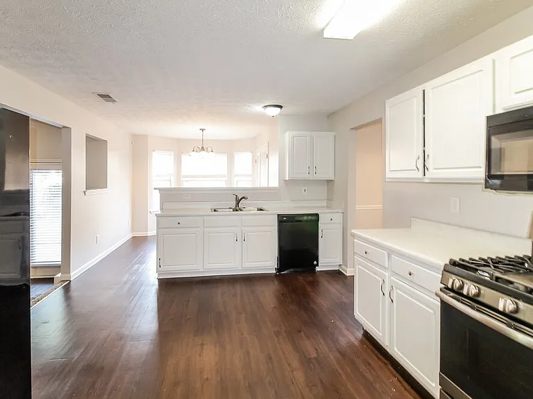 670 Compton Ln — Photo 9