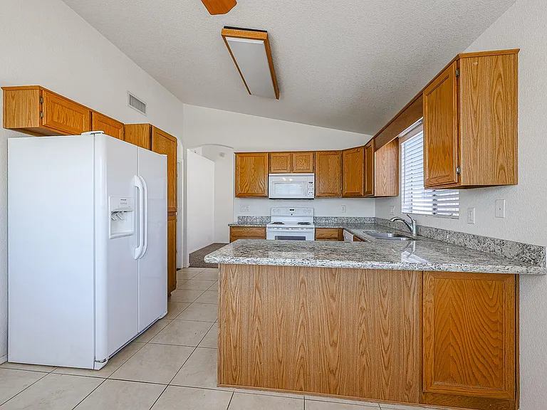 8865 W Morningside Dr — Photo 2