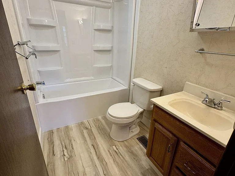 723 E Market St #B — Photo 9