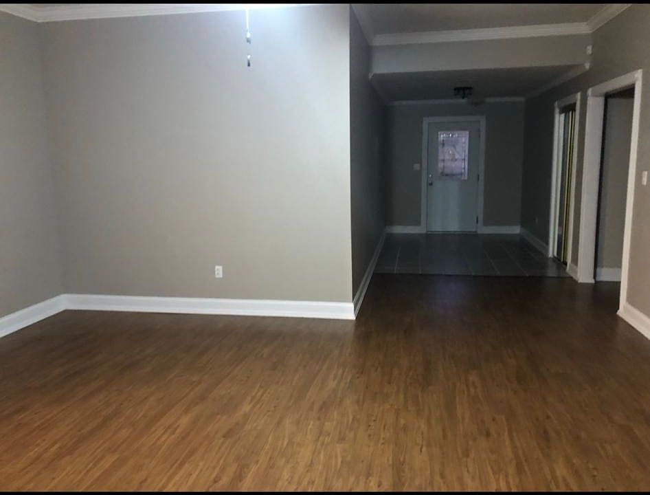1st image of 320 Herlil Cir