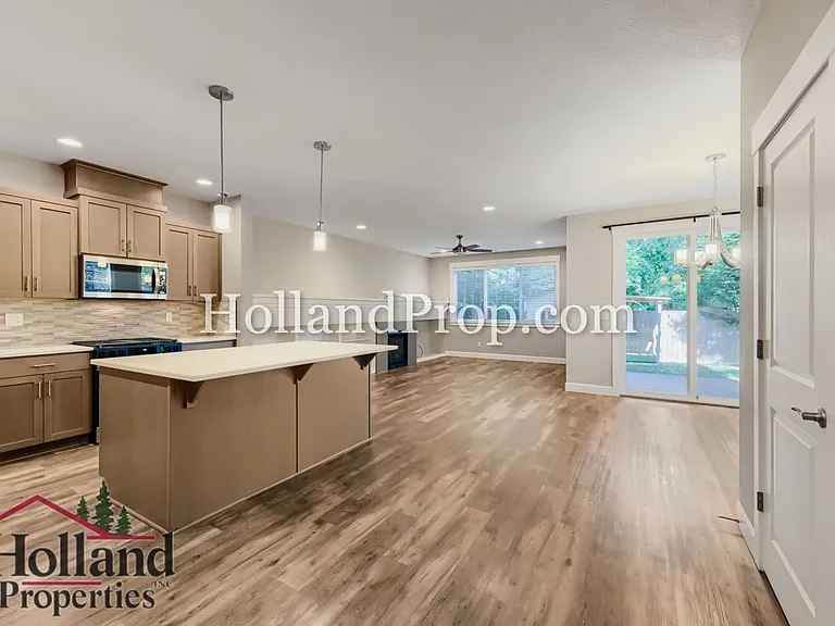 131 NE 30th Ave — Photo 10